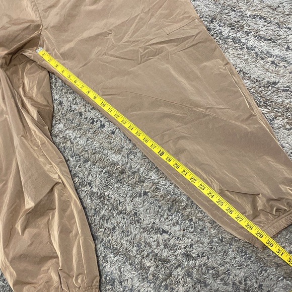 Nwt Good American Shine Boyfriend Cargo Pant in putty, size 6(3X) - Picture 12 of 16